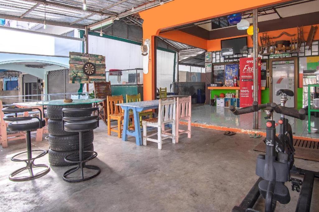 Oyo 586 I Hostel Phuket Bagian luar foto
