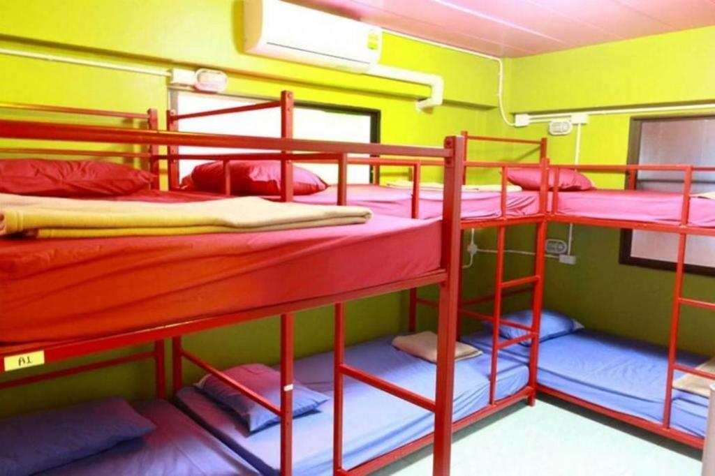 Oyo 586 I Hostel Phuket Bagian luar foto