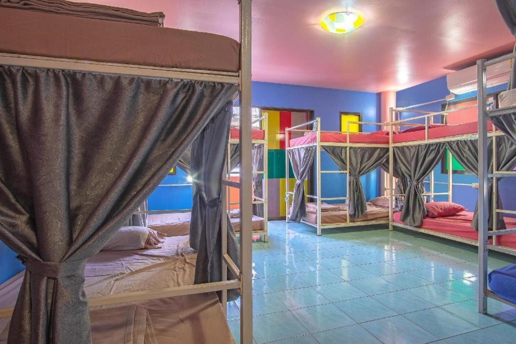 Oyo 586 I Hostel Phuket Bagian luar foto