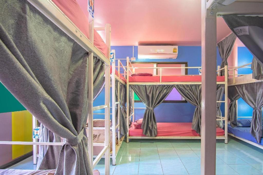 Oyo 586 I Hostel Phuket Bagian luar foto