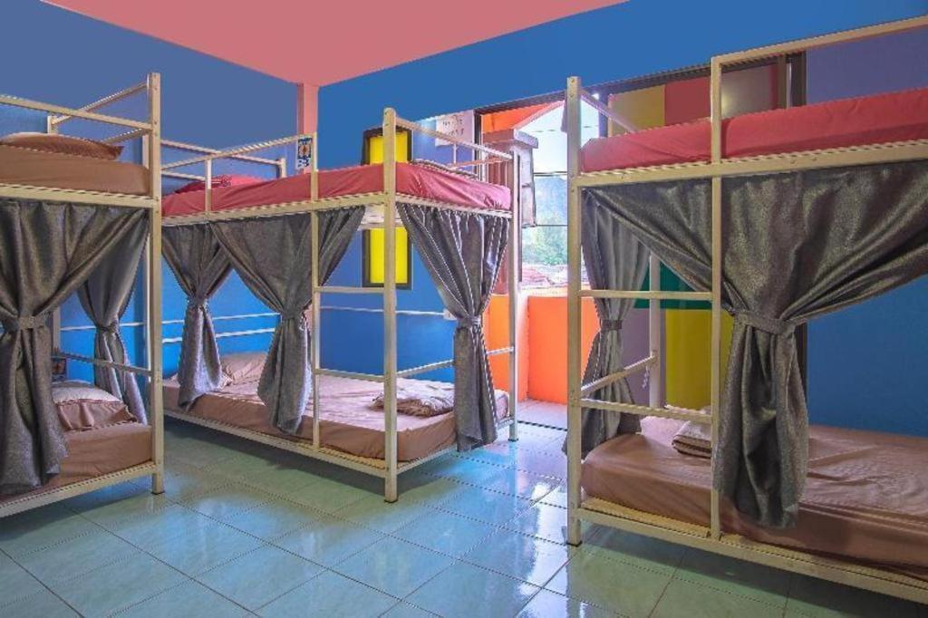 Oyo 586 I Hostel Phuket Bagian luar foto