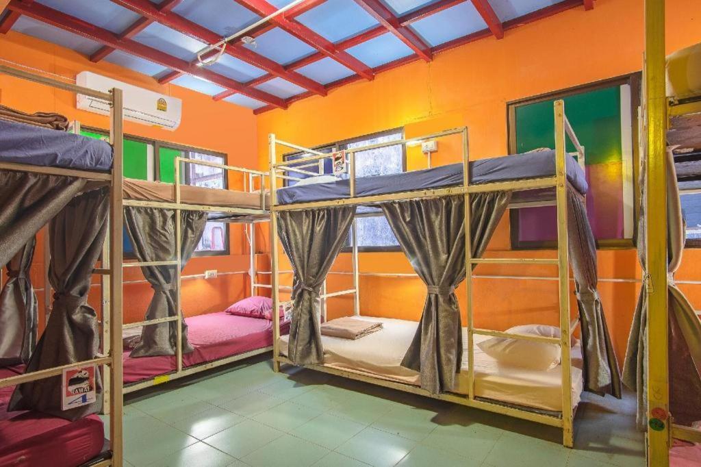 Oyo 586 I Hostel Phuket Bagian luar foto