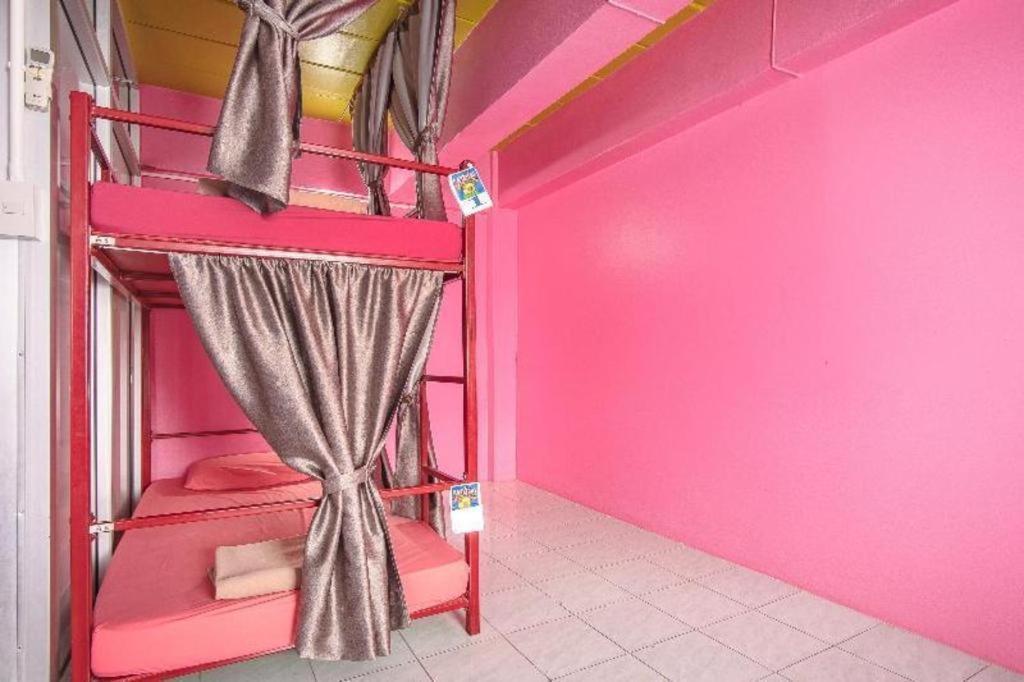 Oyo 586 I Hostel Phuket Bagian luar foto