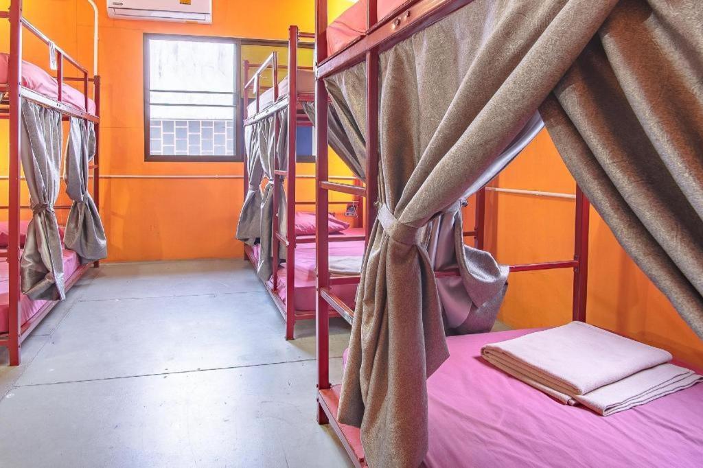 Oyo 586 I Hostel Phuket Bagian luar foto
