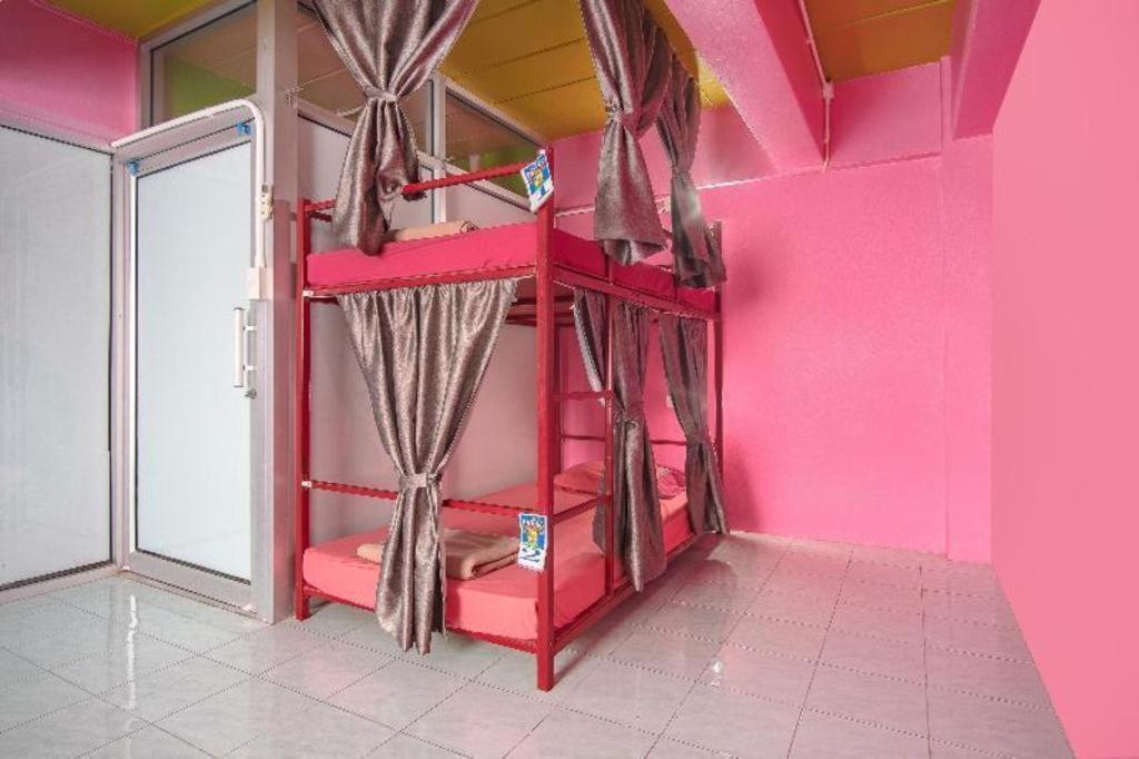Oyo 586 I Hostel Phuket Bagian luar foto