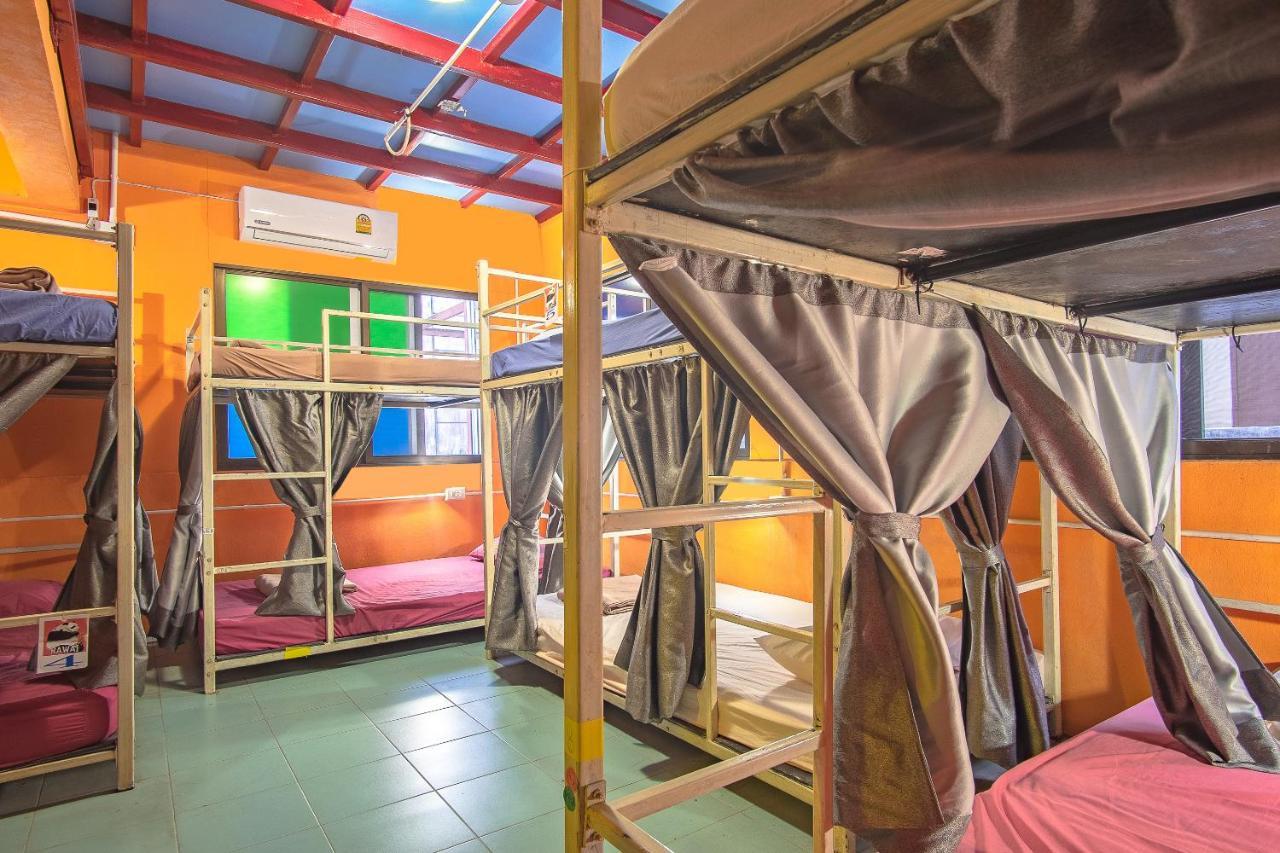 Oyo 586 I Hostel Phuket Bagian luar foto