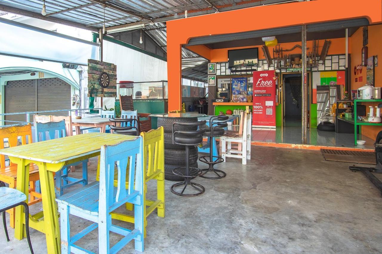 Oyo 586 I Hostel Phuket Bagian luar foto